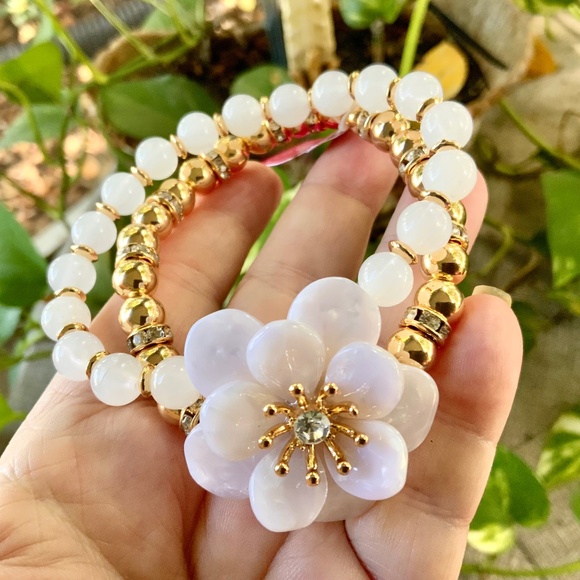 LILLY PULITZER  BRACELET 🩷FLOWER BLOOM WHITE/GOLD /CRYSTAL 🩷BEADED STRETCH - Picture 9 of 9